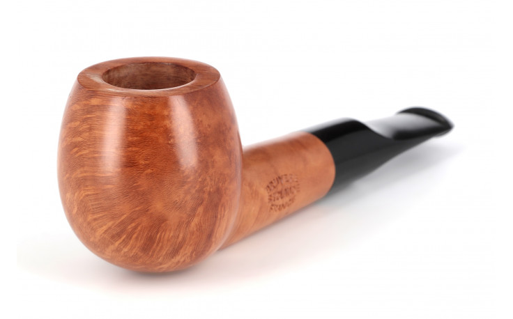 Short pipe with a vulcanite saddle stem