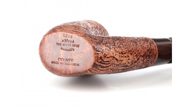 Dunhill County 5226 pipe