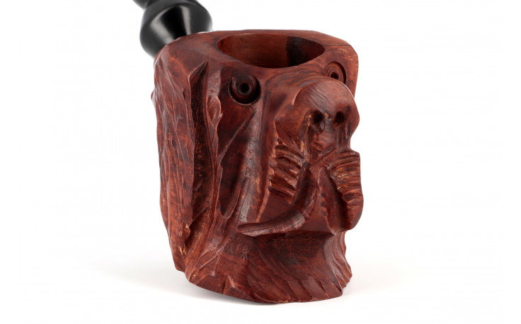 Dog (dog breed) sculpted pipe