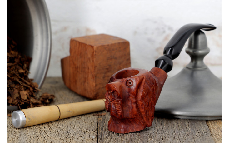 Dog (dog breed) sculpted pipe