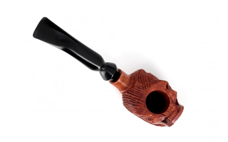 Lion sculpted pipe