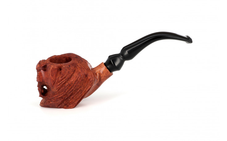 Lion sculpted pipe