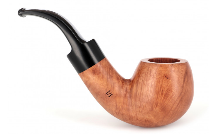 Eole bent briar pipe by Pierre Voisin