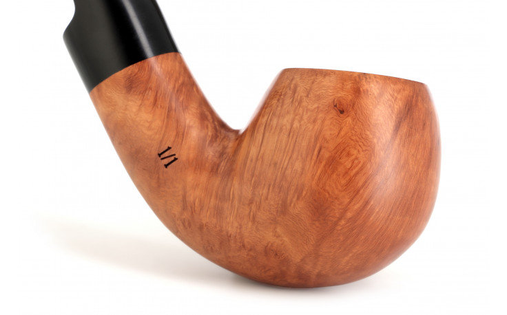 Eole bent briar pipe by Pierre Voisin