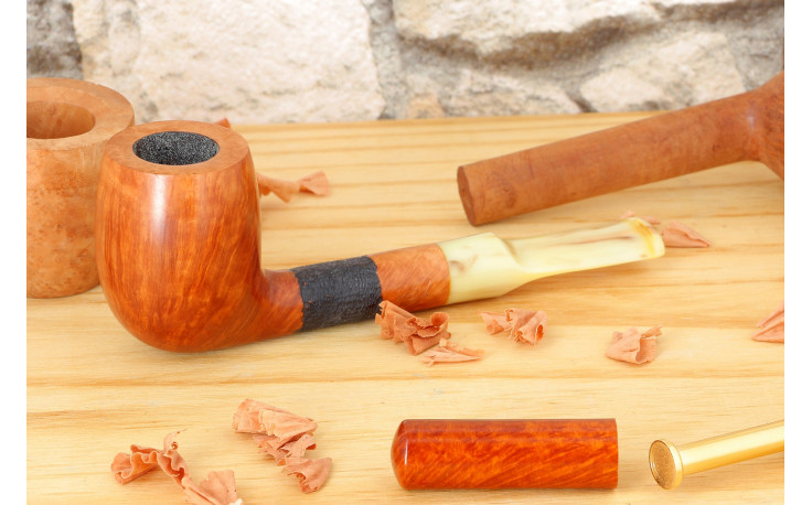 Rostiak Lovat Galalithe pipe