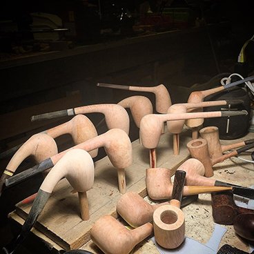 Bruno Nuttens, a French pipe maker