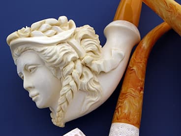 Meerschaum pipe sculpted with precision