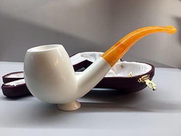 Meerschaum pipe that can stand up on its own