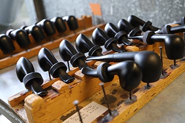 Making lacquered pipes in Saint-Claude