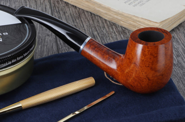 Vauen Royal 2172 pipe with a waxed briar