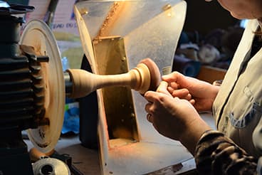 Polishing a briar pipe